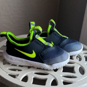 Nike size 8C. Navy blue, yellow